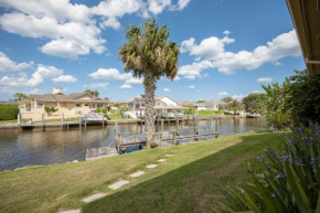 Dolphin Paradise, 4 BR, Boat Dock, Near Beach, Lanai, Wi-Fi, Sleeps 8